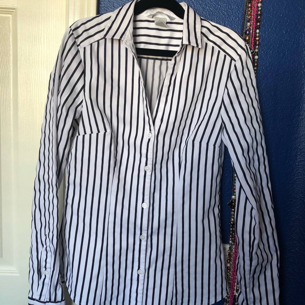H&M - Fitted Button Up Shirt